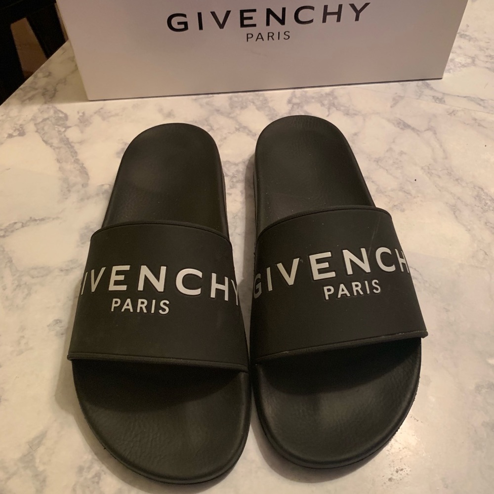GIVENCHY SLIDES*